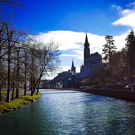 Florence Lourdes